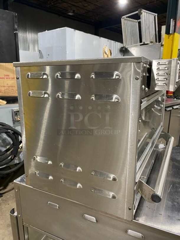 Hatco Commercial Countertop Food Warmer! All Stainless Steel! Model: GRMW3 SN: 3981680726 120V 60HZ 1 Phase - Image 2 of 9