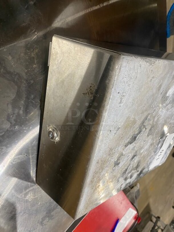 Wall Mount Metal Paper Towel Dispenser! - Image 3 of 5