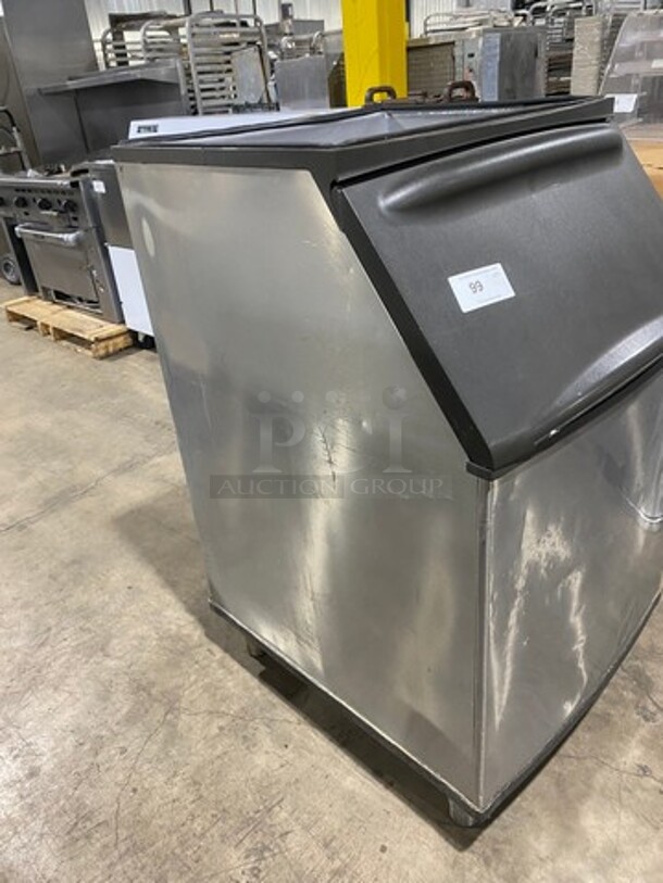Manitowoc Commercial Ice Bin! All Stainless Steel! On Legs! ICE BIN ONLY! Model: B570 SN: 1120332810 - Image 3 of 7