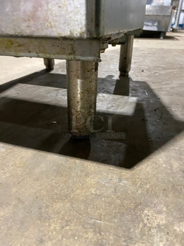 NICE! LATE MODEL! 2016 Black Diamond Commercial LP Powered Deep Fat Fryer! With 2 Metal Frying Baskets! All Stainless Steel! On Legs! Model: BDGF90 SN: 08163670055 - Image 10 of 12