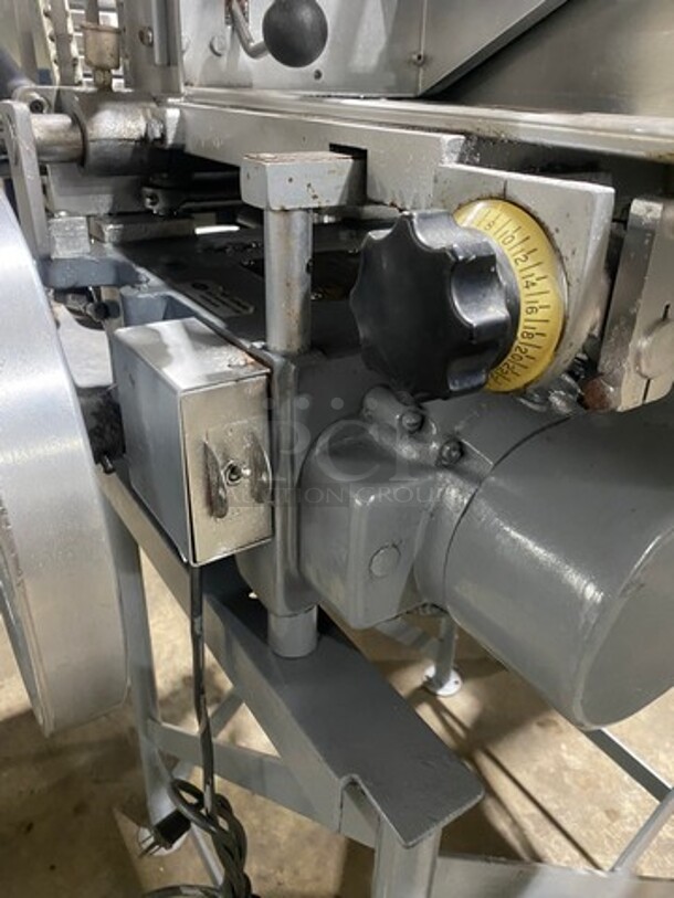 Nice! Berkel Heavy Duty Commercial Automatic Meat & Cheese Slicer/Stacker! Model 170D Serial 180D424! 120V 1 Pase!  - Image 7 of 11