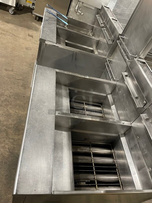 WOW! Pitco 4 Bay Natural Gas Powered Commercial Deep Fat Fryer With Dump Station! With Oil Filter System! MODEL: SGH50 SN: G11BD005235 115V! Working When Removed!
 - Image 5 of 12