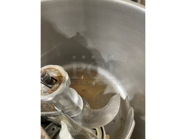 Hobart Heavy Duty Commercial Vertical Chopper/Cutter/Mincer! All Stainless Steel! Model VC1440 Serial U7517859! 208V 3 Phase! With 2 Rear Casters! - Image 5 of 8