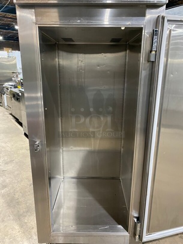 Victory Commercial Single Door Reach In Freezer! All Stainless Steel! On Legs! - Image 5 of 8