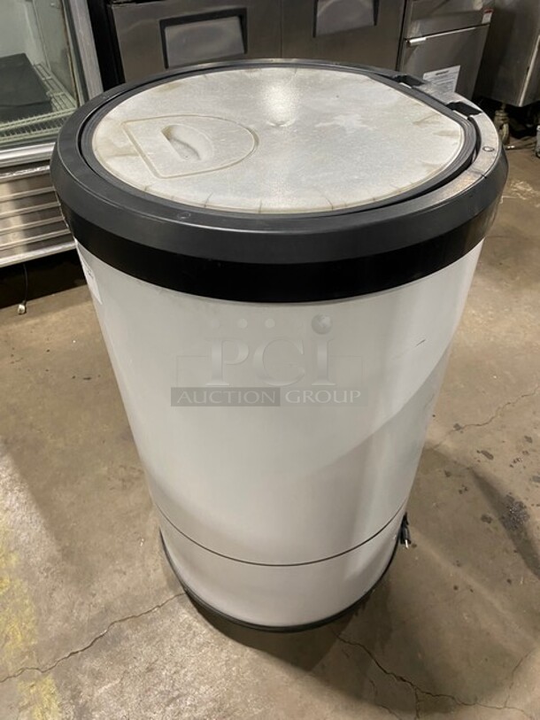 NICE! Reach In Outdoor Cooler! - Image 2 of 4