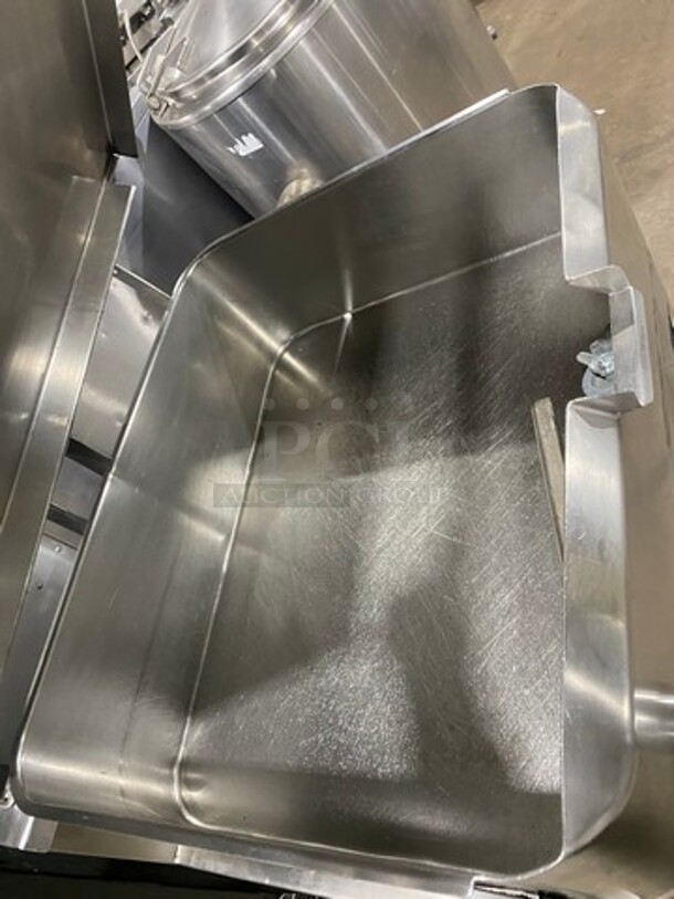Groen Commercial Natural Gas Powered Skillet/Braising Pan! All Stainless Steel! On Casters! - Image 5 of 10