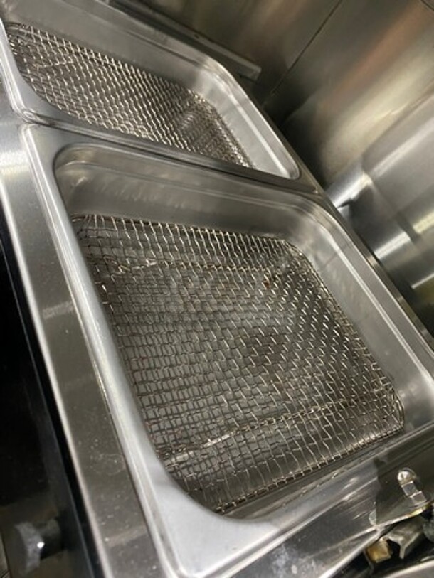 Hatco Commercial Countertop Food Warmer! All Stainless Steel! Model: GRMW3 SN: 5805250842 120V 60HZ 1 Phase - Image 5 of 8