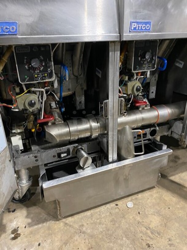 FAB! Pitco Frialator Commercial Natural Gas Powered 4 Bay Deep Fat Fryer! With Middle Fryer Basket Rack! With Oil Filter System! All Stainless Steel! On Casters! Model: SGH50 SN: G09FA015137 - Image 8 of 10