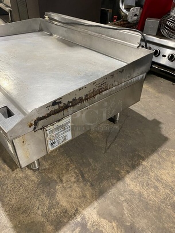 AccuTemp Commercial Countertop Natural Gas Powered Flat Top Griddle! With Back And Side Splashes! All Stainless Steel! On Legs! Model: GGF1201A4800 SN: 14551 - Image 2 of 8