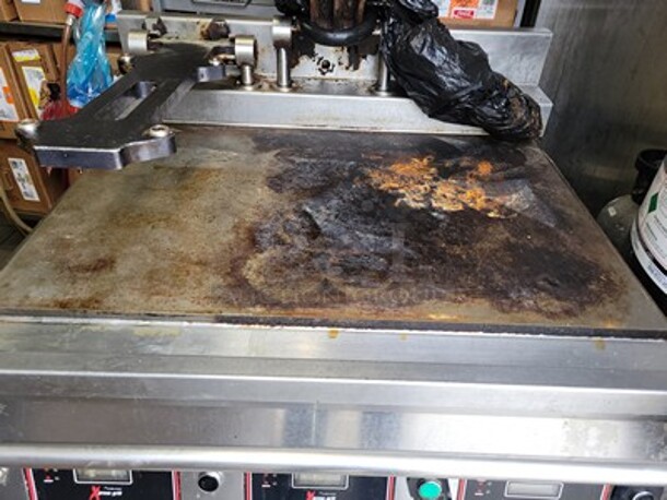 Garland Natural Gas-Electric|Commercial Press Grill (Missing parts)  - Image 3 of 5