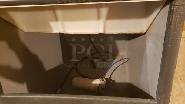 Scotsman Ice Machine w/ Bin

Not Tested

(Location 1) - Image 5 of 7