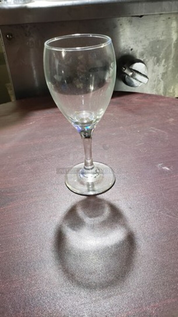 Lot of 12 Glasses - Image 1 of 1