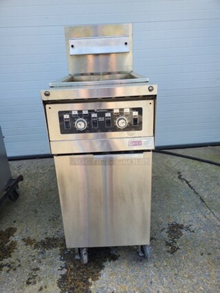 Frymaster  MJH50-2SD 50 lb. Split Pot High Efficiency Electric Floor Fryer with Computer Magic Controls|Natural Gas|120V/Single Phase