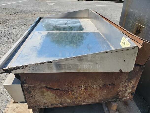 Keating 48x42 MIRACLEAN 48" Griddle Natural Gas, (Missing knobs) Working - Image 3 of 4