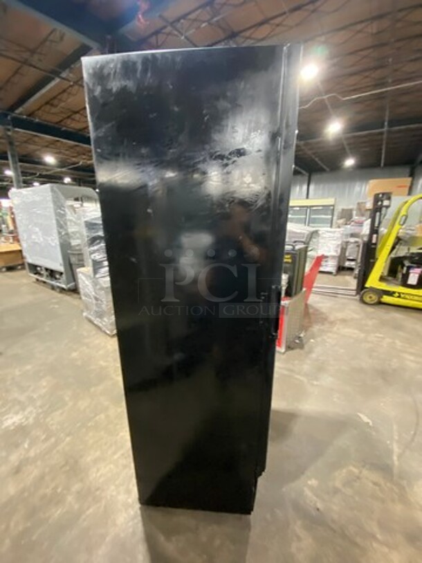 Imbera Commercial Single Door Reach In Cooler Merchandiser! With View Through Door! Model: G319CO2 SN: 111161010359 115V 60HZ 1 Phase - Image 4 of 8