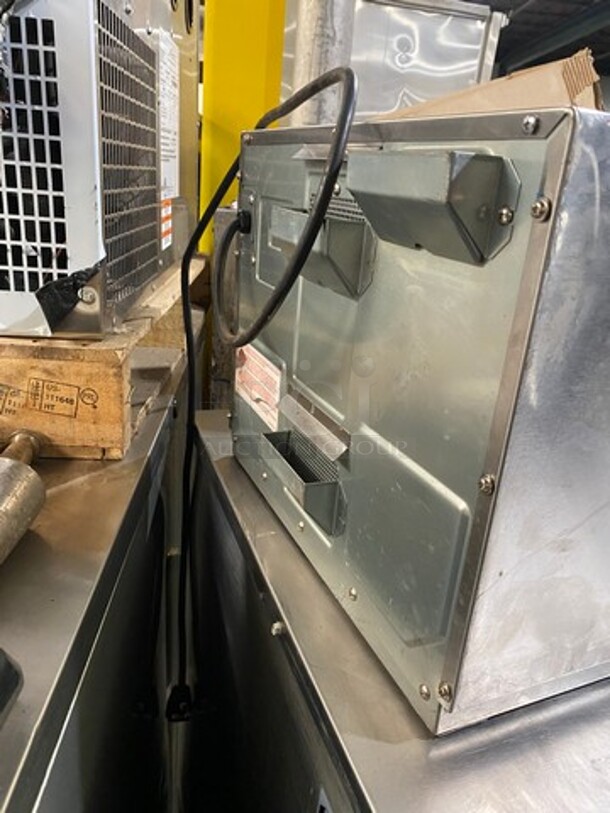 2018 Panasonic Commercial Countertop Microwave Oven! All Stainless Steel! With View Through Door! Model: NE17521 SN: 6AD8250040 208/230V 60HZ 1 Phase - Image 4 of 8
