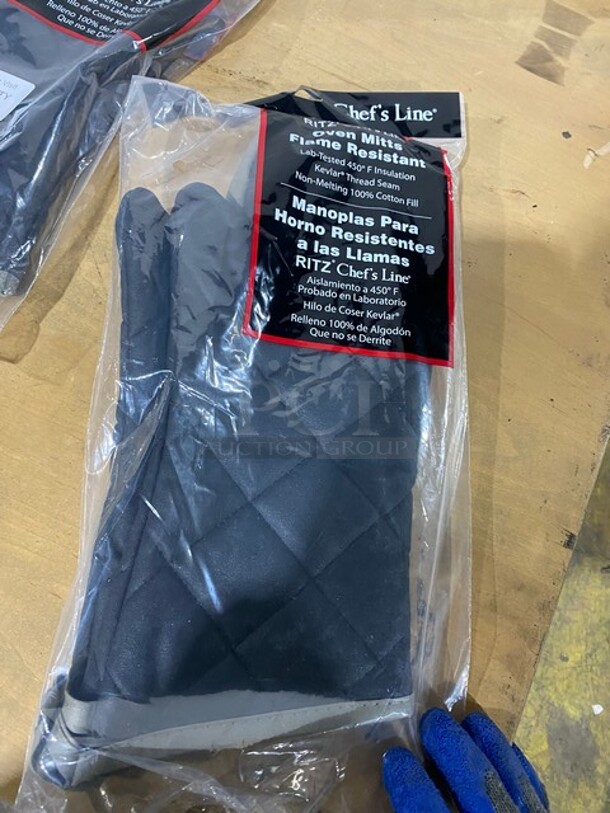 Chef's Line Flame Resistant 17" Oven Mitts! MODEL CL2PX27BKBK 3x Your Bid! - Image 4 of 5
