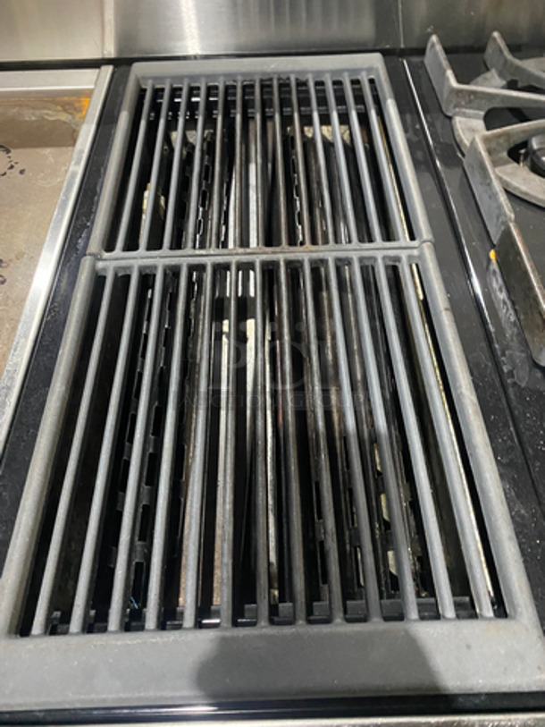 AMAZING! Viking Duel Fuel Powered 4 Burner Stove! With Built In Flat And Ribbed Griddle! With 2 Oven Underneath! Metal Oven Racks! All Stainless Steel! On Legs! - Image 7 of 12