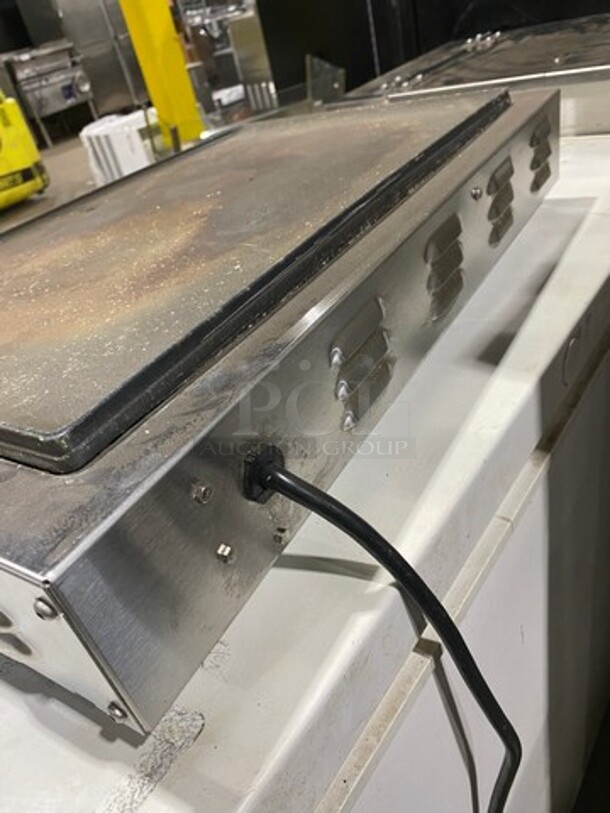 Cadco Commercial Countertop Electric Powered Flat Top Griddle! All Stainless Steel! Model: CG10 120V - Image 4 of 6