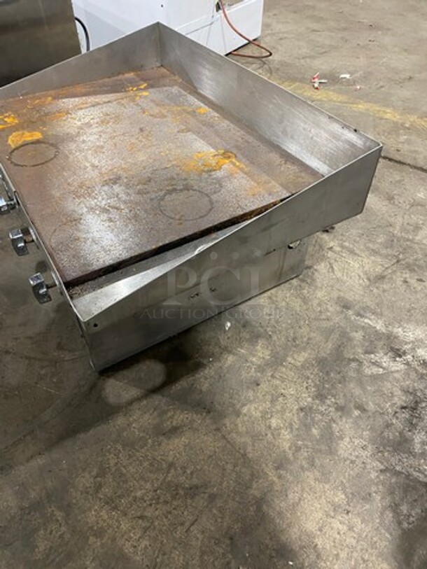 Commercial Countertop Natural Gas Powered Flat Top Griddle! With Back And Side Splashes! All Stainless Steel! - Image 2 of 7