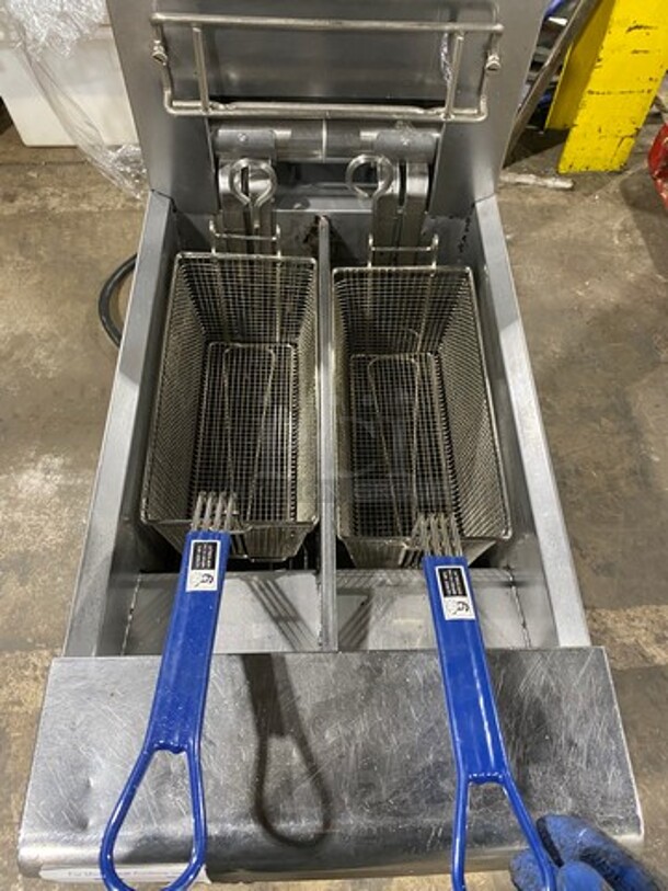 Frymaster Commercial Electric Powered Deep Fat Fryer! With Metal Frying Baskets! With Side Splashes! All Stainless Steel! On Casters! Model: RE1142SE SN: 1508NA0057 208V 60HZ 3 Phase - Image 5 of 12