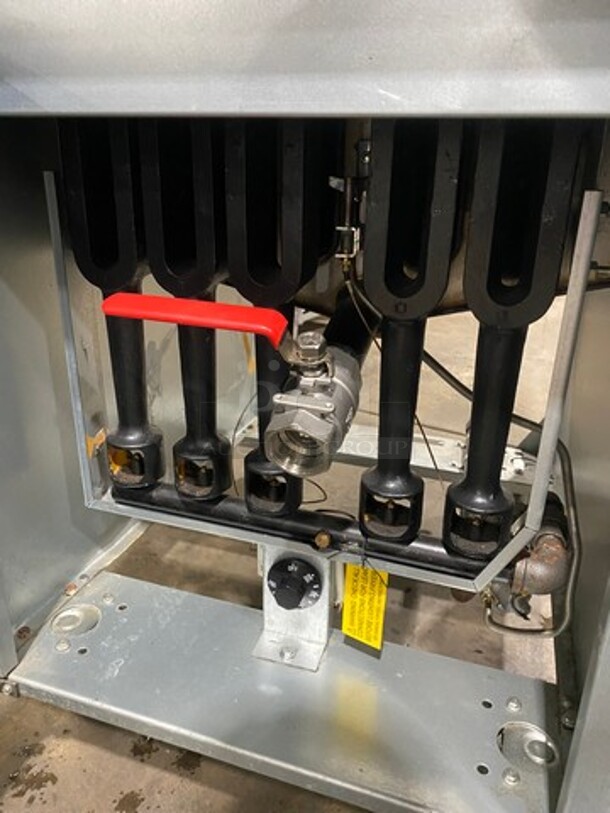 LIKE NEW! Sierra Commercial Natural Gas Powered Deep Fat Fryer! With 2 Metal Frying Baskets! With Backsplash! All Stainless Steel! On Casters! Model: SRF7580NG SN: 170802367 - Image 6 of 8