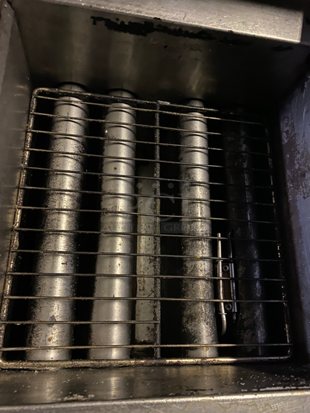 Pitco Frialator Commercial Natural Gas Powered 2 Bay Deep Fat Fryer! All Stainless Steel! On Casters! Model: SSH55 SN: G14BD009401 - Image 6 of 11