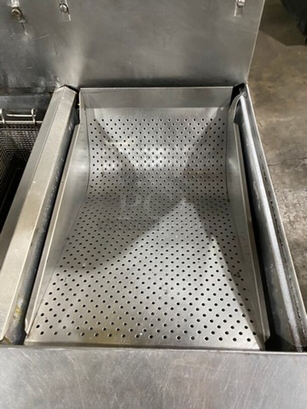 Frymaster Commercial Natural Gas Powered Deep Fat Fryer With Side Dumping Station! With Metal Frying Baskets! With Back Splash! All Stainless Steel! On Casters! Model: FM145ESC SN: 0204GH0013 - Image 7 of 12