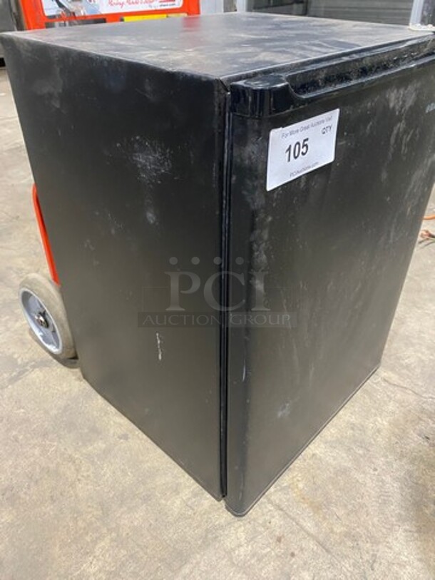 Black & Decker Countertop One Door Mini Cooler! - Image 2 of 9