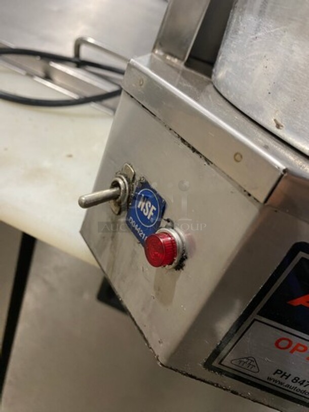 Auto Doner Commercial Countertop Electric Powered Vertical Broiler Gyro Machine! All Stainless Steel! Model: 3PEM SN: J2087 220V 60HZ 1 Phase - Image 8 of 9