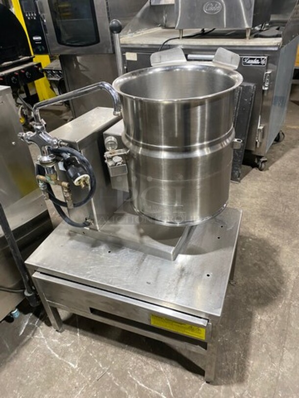 Cleveland Commercial Electric Powered Tilting Soup Kettle! All Stainless Steel! On Legs! Model: KET6T SN: WT504700A01 - Image 4 of 11