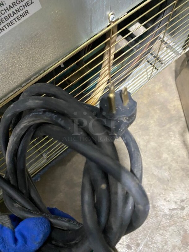 Nice! Imbera 2 Sliding Glass Door Reach In Cooler Merchandiser! Model VRD37 Serial 083140500307! 115V 1Phase! - Image 7 of 7