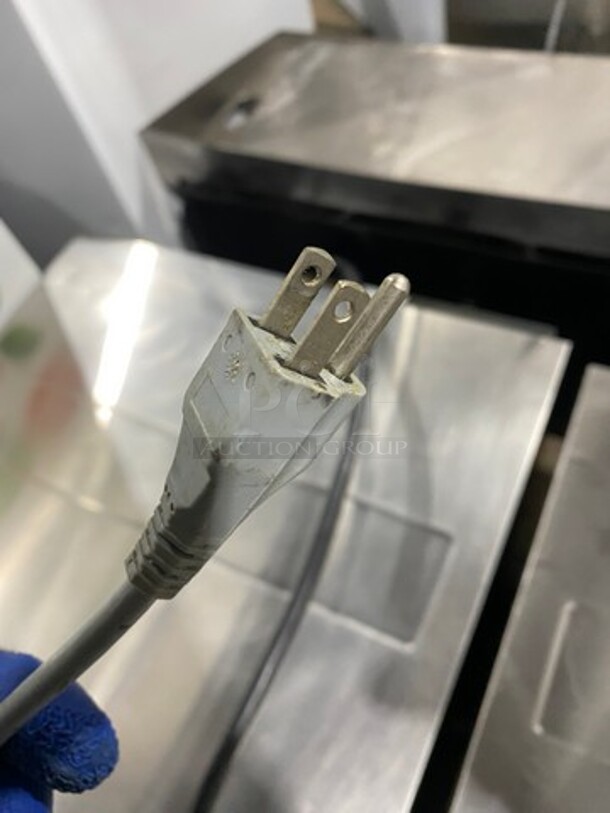 Hobart Commercial Countertop Food Processor/Chopper Machine! Model: FP100 SN: 761032994 120V 60HZ 1 Phase - Image 8 of 8