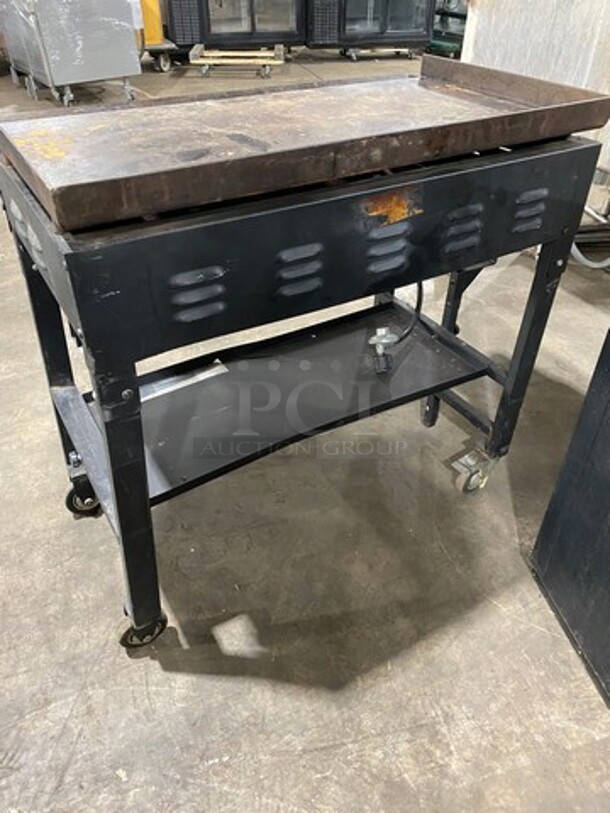 Blackstone LP Powered Outdoor Flat Top Griddle! With Storage Space Underneath! On Casters! Model: 1554 - Image 3 of 9