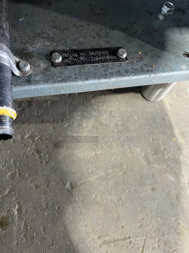 Mainstreet Commercial LP Powered Deep Fat Fryer! With Back Splash! All Stainless Steel! On Legs! Model: 541FF40L SN: 2104014006 - Image 8 of 8