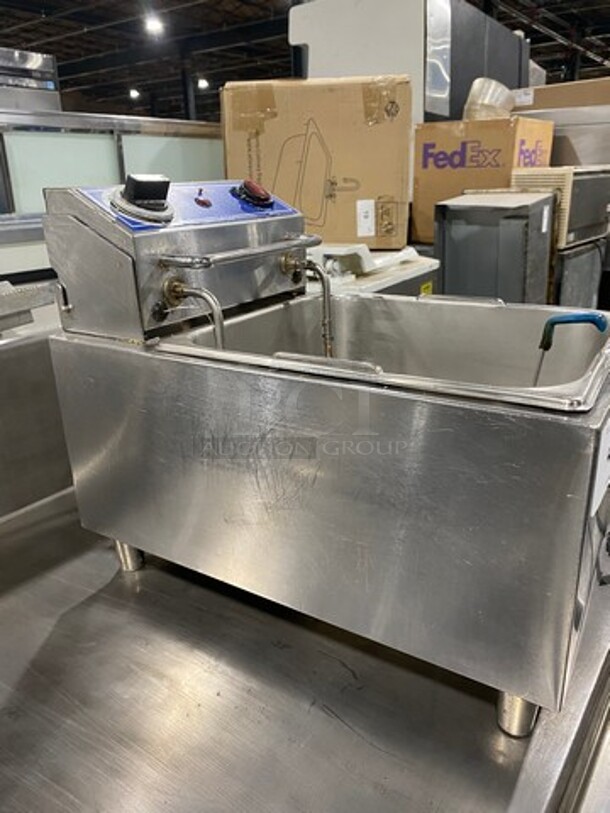Globe Countertop Electric Powered Deep Fat Fryer! With Backsplash! All Stainless Steel! On Legs! Model: PF10E 120V - Image 3 of 8