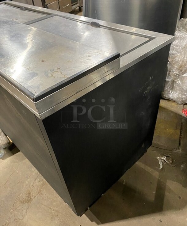True Commercial 2 Door Beer Bottle Cooler! With Stainless Steel Top! Model: TD6524 SN: 4660160 115V 60HZ 1 Phase - Image 4 of 8