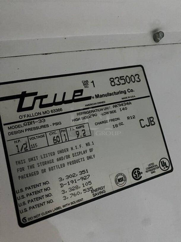 True Commercial 2 Sliding Door! Reach In Refrigerator Merchandiser! With View Through Doors! Model: GDM33 Serial 1835003! 115V 1 Phase! - Image 7 of 8