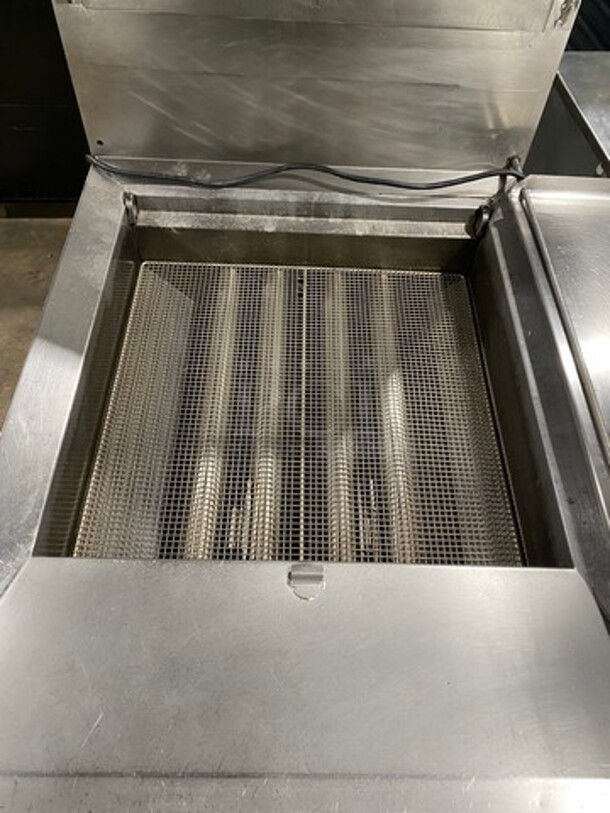 Pitco Frialator Commercial Natural Gas Powered Donut Fryer! With Raised Backsplash! All Stainless Steel! On Legs! - Image 5 of 9