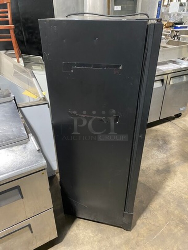 True Commercial Single Door Reach In Cooler Merchandiser! With View Through Door! Poly Coated Racks! Model: GDM12HCTSL01 SN: 9691167 115V 60HZ 1 Phase - Image 3 of 8