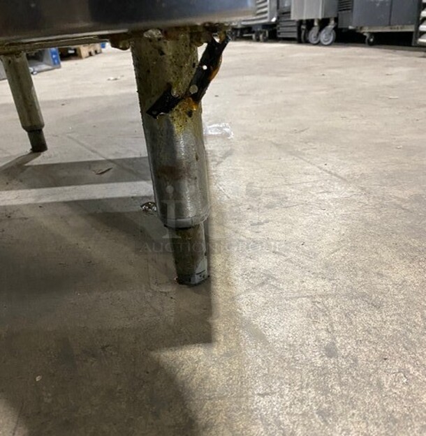 All Stainless Steel! Commercial Natural Gas Powered Deep Fat Fryer! With Backsplash!  On Legs! - Image 7 of 9