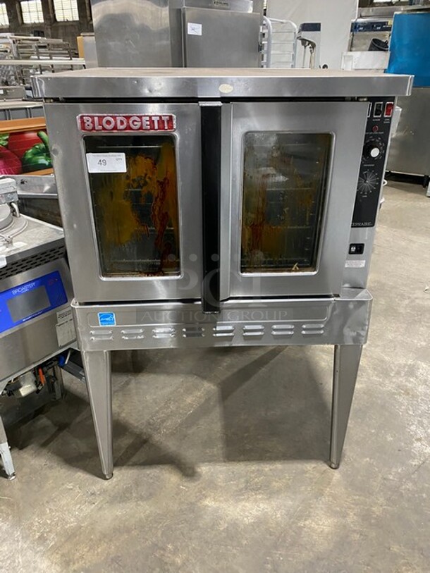 Blodgett Commercial Natural Gas Powered Convection Oven! With View Through Doors! Metal Oven Racks! On Legs! SN:121912ZG001S