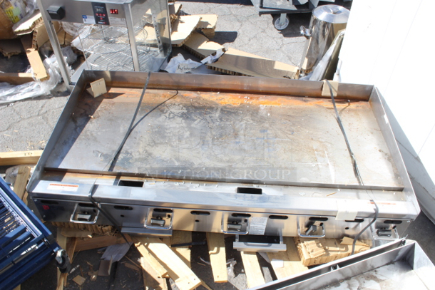BRAND NEW SCRATCH & DENT! Wolf by Vulcan AGM60-NAT Natural Gas 60" Heavy-Duty Gas Countertop Griddle with Manual Controls - 135,000 BTU. Unit has surface rust and very minor denting.  - Image 4 of 4