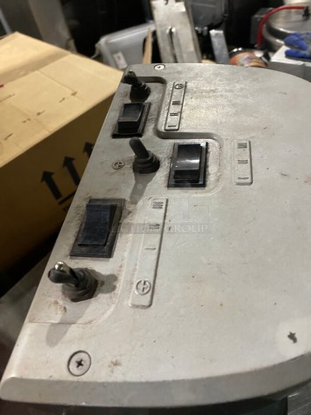 Hamilton Beach Commercial Countertop Professional 3 Spout Beverage/ Milkshake Mixer! Model: HMD400 SN: E0221L00274 120V - Image 5 of 8