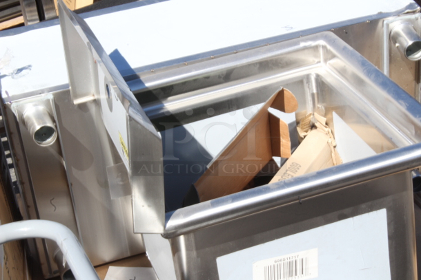 BRAND NEW SCRATCH & DENT! Regency 22" 16-Gauge Stainless Steel One Compartment Commercial Sink without Drainboard - 17" x 17" x 12" Bowl. With Legs and Faucet. 
 - Image 4 of 5
