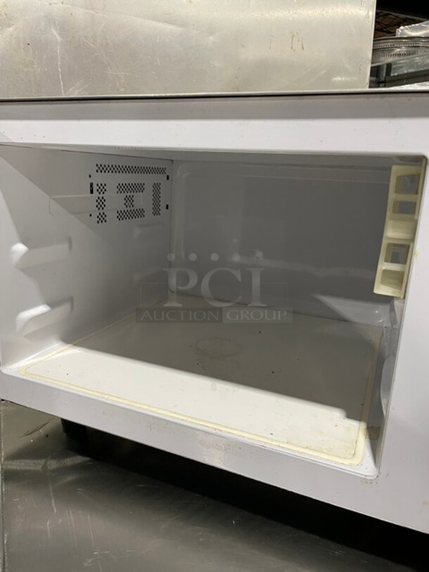 Amana Commercial Countertop Microwave Oven! On Legs! 120V 1 Phase! Model: RMS10D SN: 1204400009! - Image 6 of 8