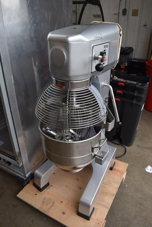 BRAND NEW SCRATCH AND DENT! Galaxy 177GMIX30 Metal Commercial Floor Style 30 Quart Planetary Dough Mixer w/ Stainless Steel Mixing Bowl, Bowl Guard, Dough Hook, Balloon Whisk and Paddle Attachments. 110 Volts, 1 Phase. 20x26x48. Tested and Working! - Image 2 of 9