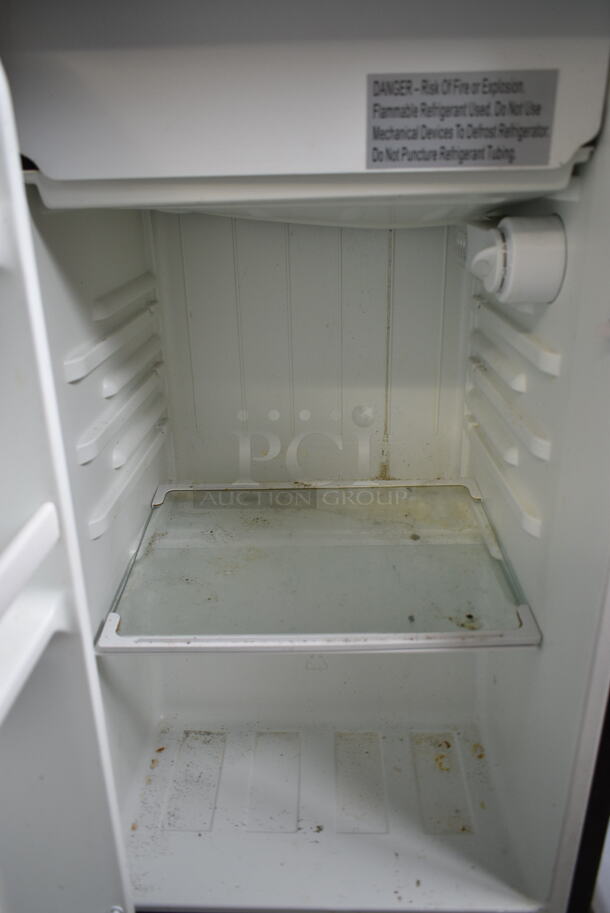 Galanz GL35BK Metal Mini Cooler. 115 Volts, 1 Phase. Tested and Does Not Power On - Image 2 of 4