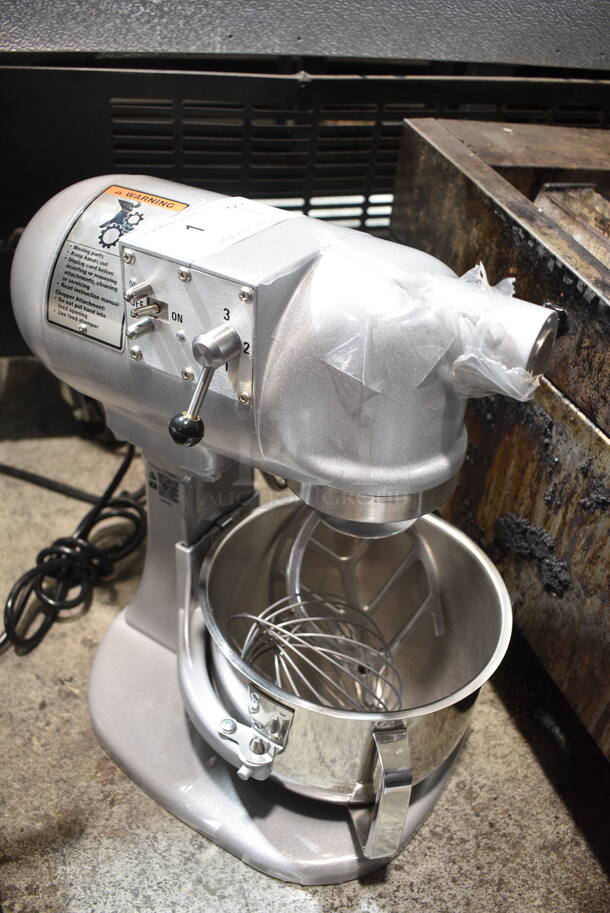 BRAND NEW SCRATCH AND DENT! Hobart N50 Metal Countertop 5 Quart Bowl Lift Planetary Dough Mixer w/ Stainless Steel Mixing Bowl, Paddle, Whisk and Dough Hook Attachments. 100-120 Volts, 1 Phase. Tested and Working! - Image 3 of 11