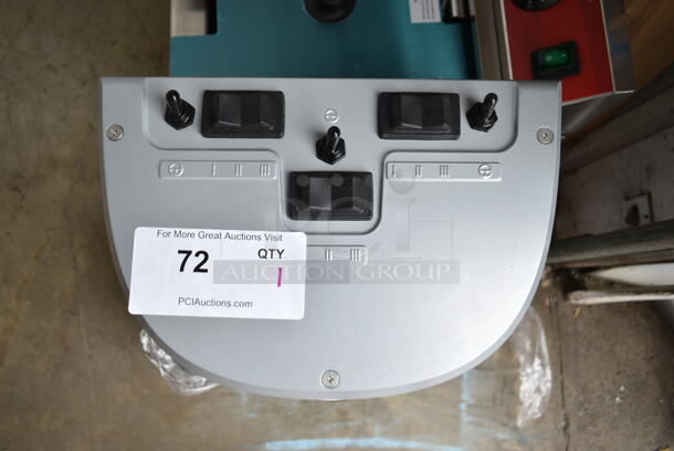BRAND NEW SCRATCH AND DENT! Hamilton Beach HMD400R Metal Commercial Countertop 3 Head Drink Mixer w/ 3 Metal Mixing Cups. 120 Volts, 1 Phase. Tested and Working! - Image 5 of 6